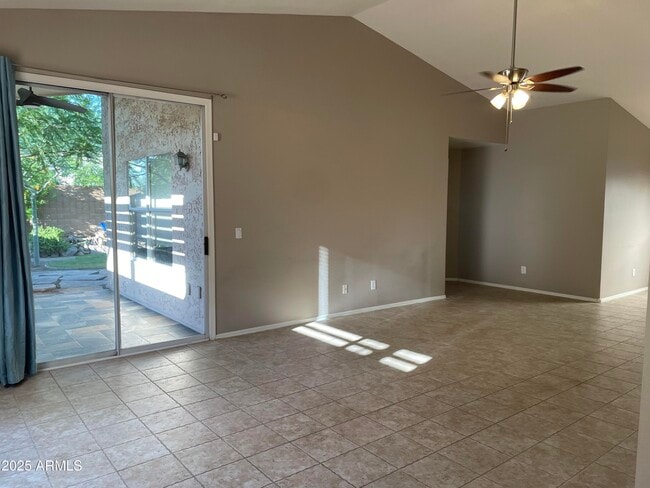 Foto del edificio - 2204 E Crest Ln