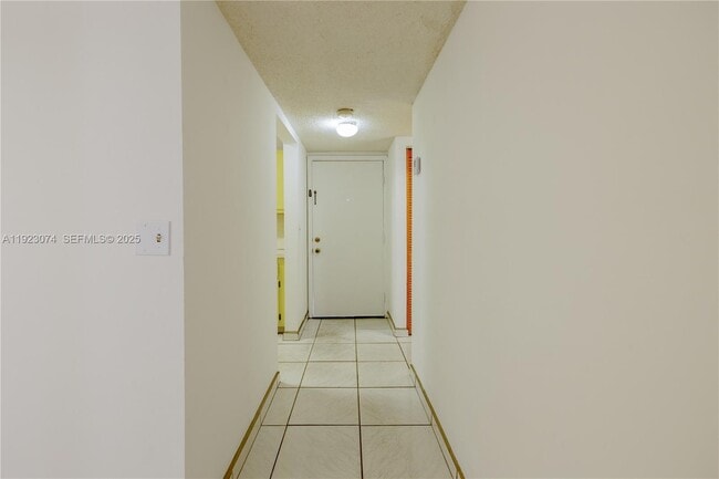 Foto del edificio - 1900 W 68th St