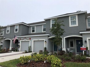 Building Photo - 10549 Oakside Dr