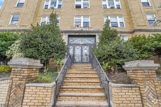Building Photo - 22 St Lukes Pl