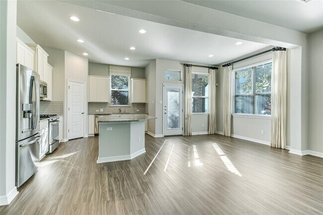 Foto del edificio - 2311 Dillon Pond Ln