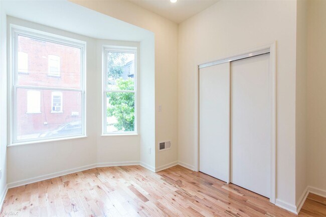 Foto del edificio - 2 br, 1 bath 4plex - 640 N 32ND ST Unit 1R