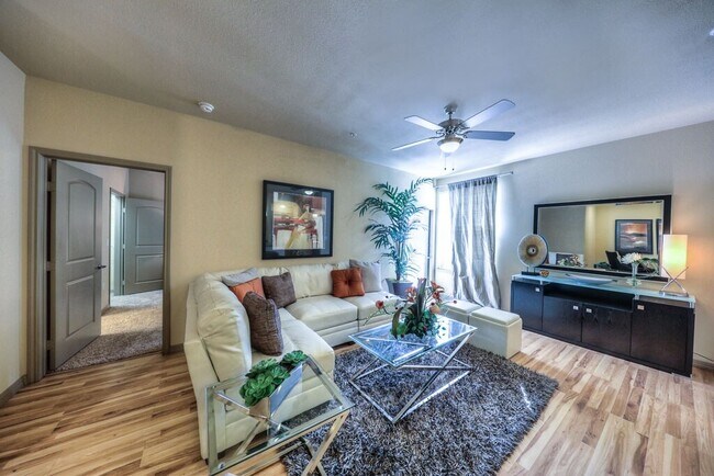 Foto del edificio - 1 Month FREE + Waived Fees + $200 Gift Card!