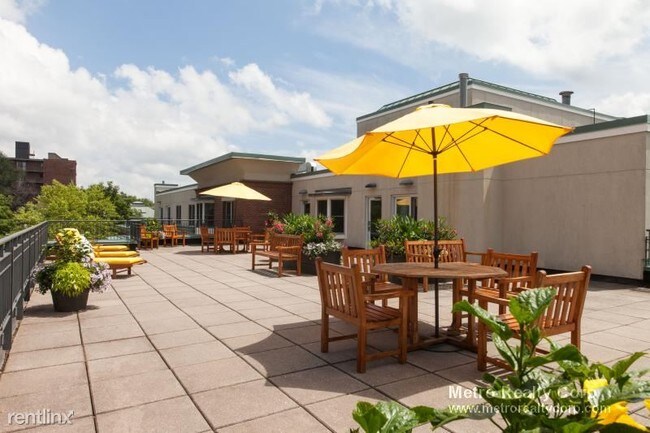 Building Photo - 77 Marion St