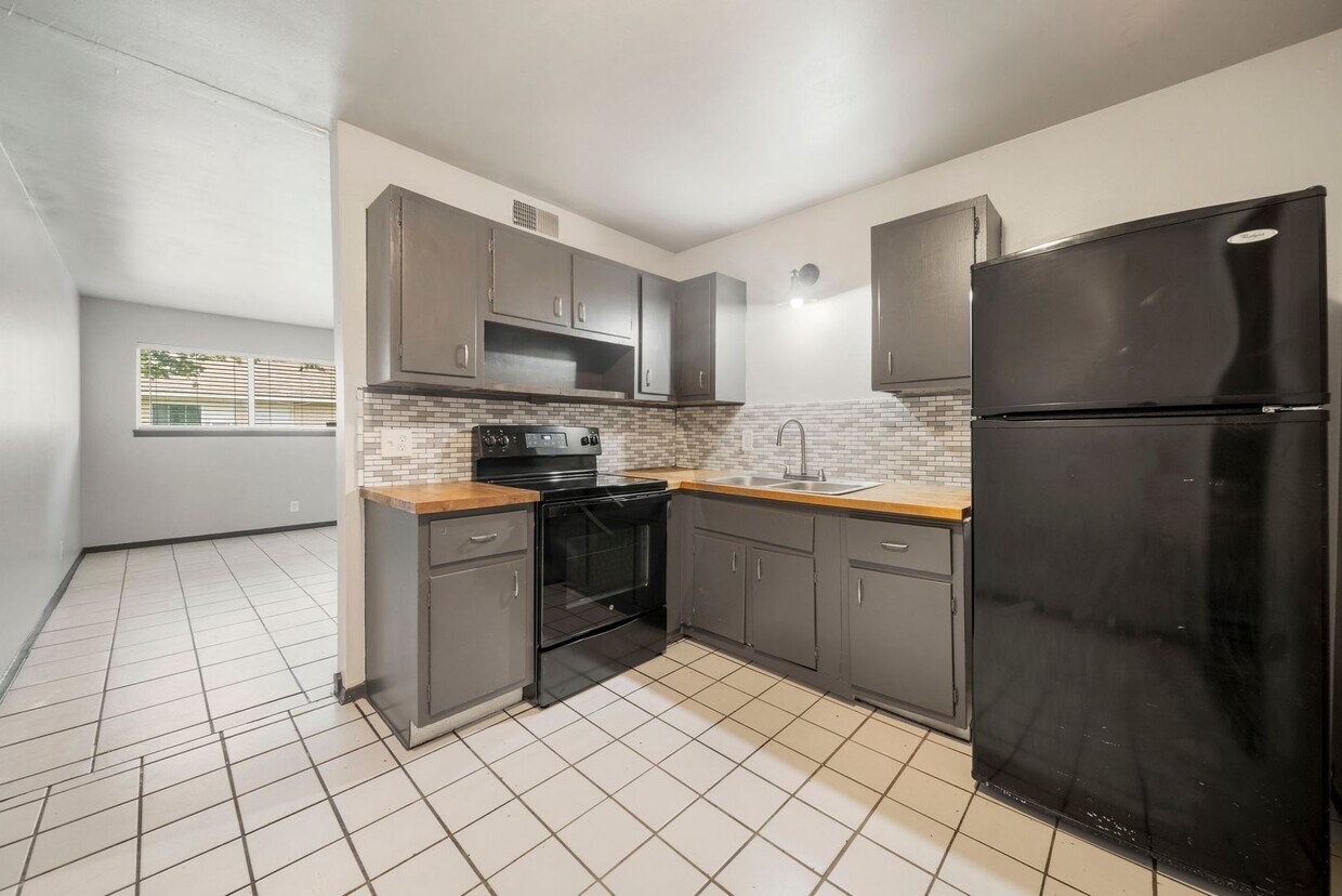 Primary Photo - New Appliances, Updated Kitchen! Coming so...