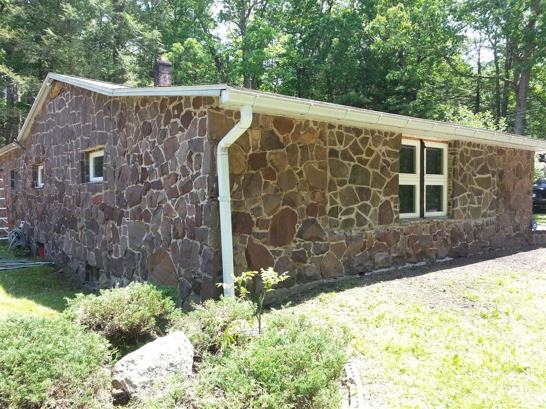 37 Nesco Manor Rd, Drums, PA 18222 House Rental in Drums, PA