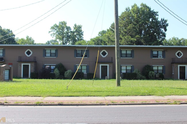 Foto del edificio - 815 S Cobb Dr SE