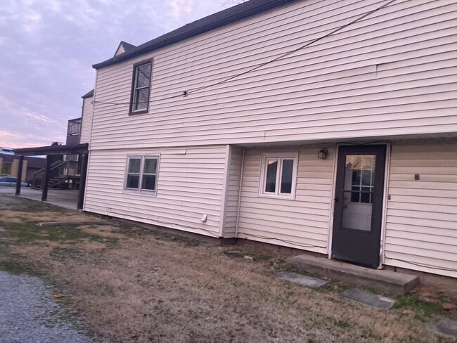 Building Photo - 2107 Edith St