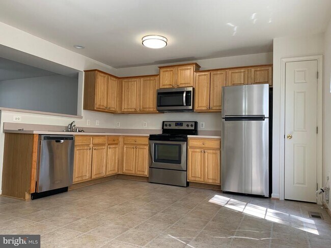 Foto del edificio - 105 Merrill Ct