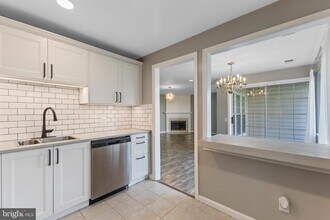 Building Photo - 8244 Catbird Cir