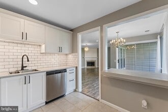 Building Photo - 8244 Catbird Cir
