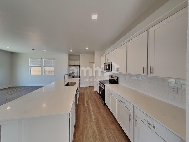 Building Photo - 10071 Potomac St