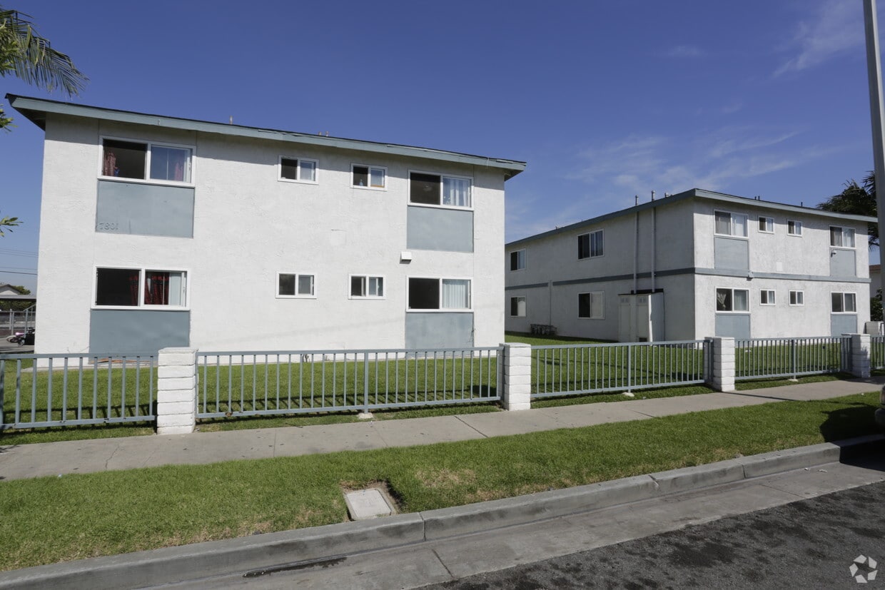 Building Photo - 7801-7811 Mandrell Dr