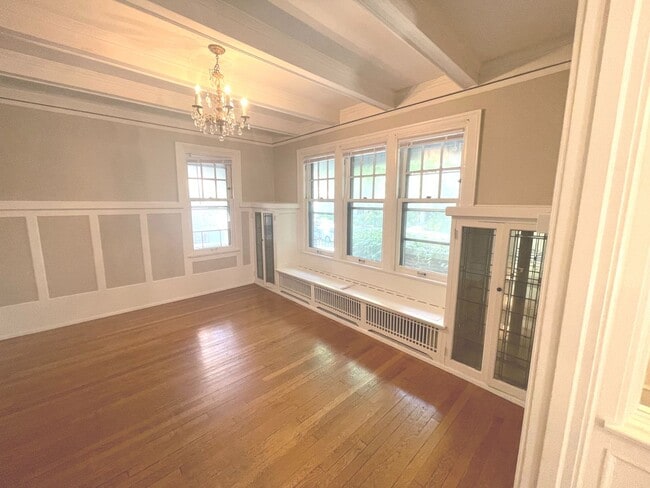 Building Photo - 2541 N Lake Dr