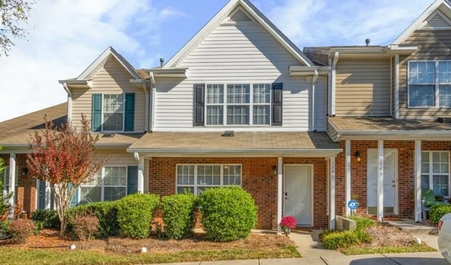 Building Photo - Highly desired modern 2 bedroom 2.5 bath t...