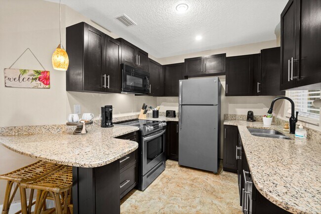 Foto del edificio - 1676 Pineapple Ave