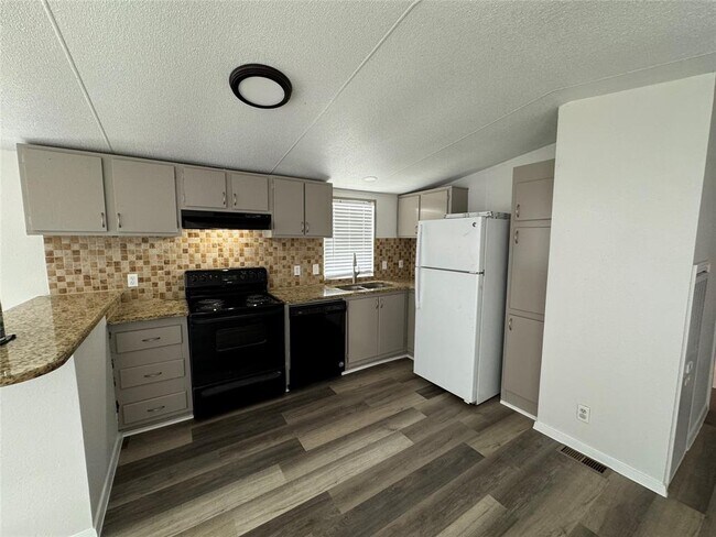 Foto del edificio - 112 Thomas Park Dr