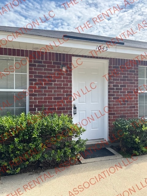 Building Photo - 1045 Sanders Ln