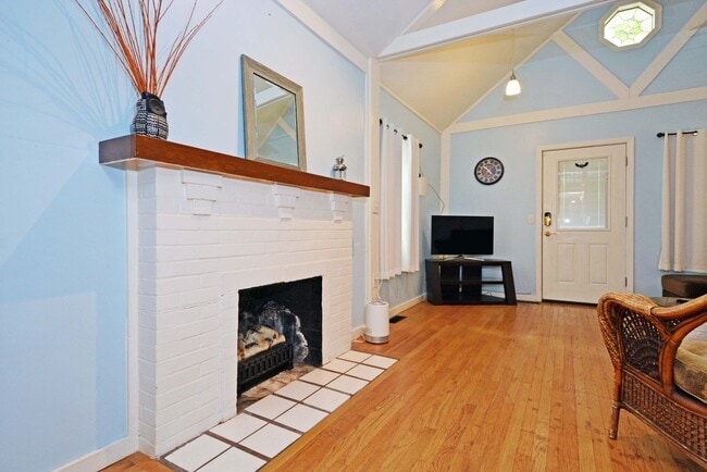 Foto del edificio - Charming, Furnished 1 Bed + Loft - Great L...