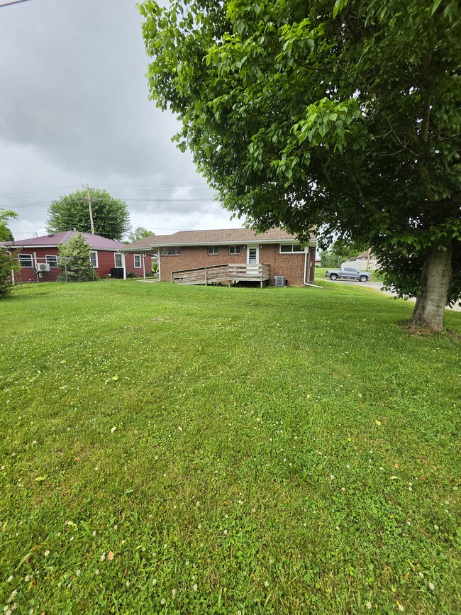 Building Photo - 514 Solida Rd