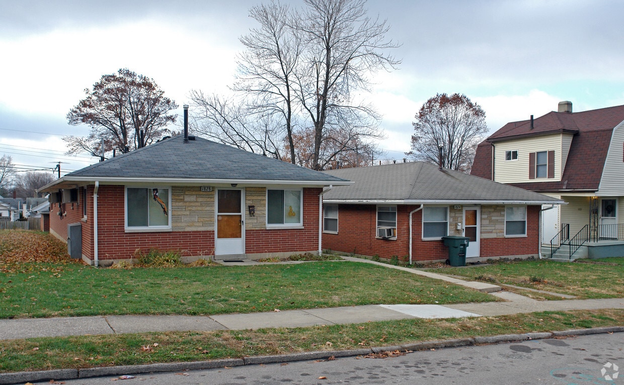 Primary Photo - 1824-1828 Suman Ave