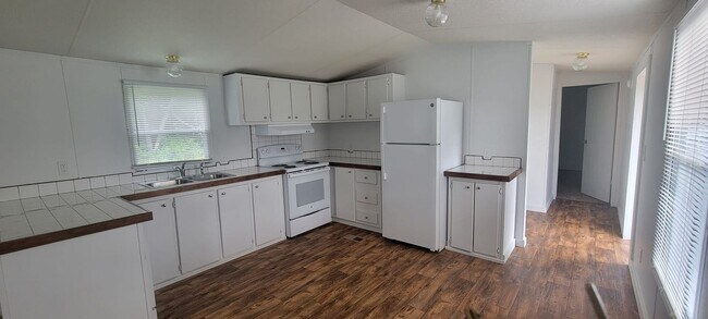 Building Photo - Ready to Move in