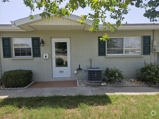 Building Photo - 2740 Golf Course Dr