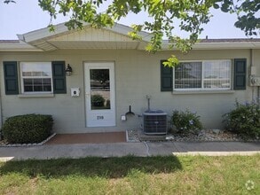 Building Photo - 2740 Golf Course Dr