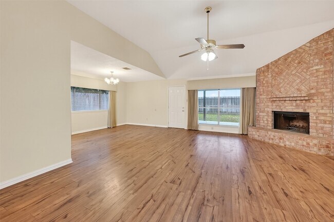 Building Photo - 21623 Crescent Heights St