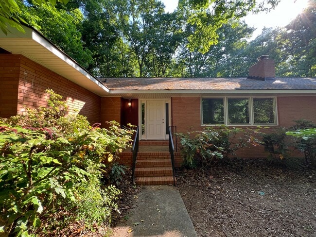 Building Photo - 150 Chinquapin Way