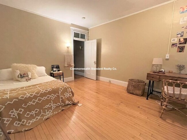 Building Photo - 72 Egmont St