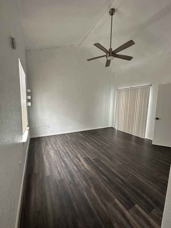 Foto del edificio - 9809 Richmond Ave