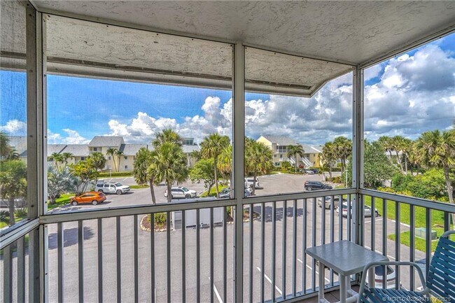 Foto del edificio - 5532 NE Gulfstream Way