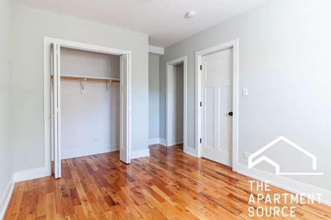 Building Photo - 560 W Arlington Pl