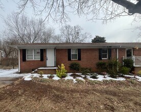 Building Photo - 6 Easy St