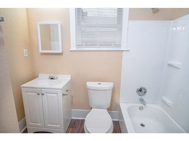 Foto del edificio - Nice 3 BR Rental Near Downtown