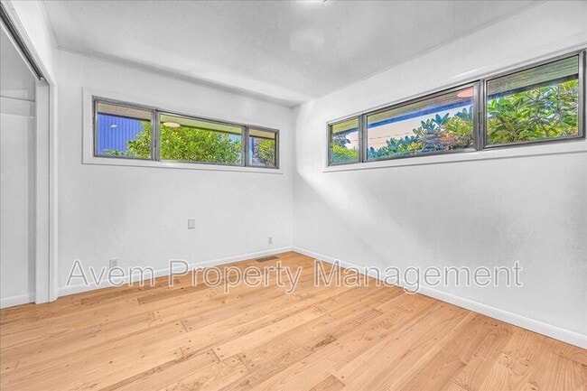 Building Photo - 2030 NE 140th Ave