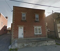 Building Photo - 241-241 William St