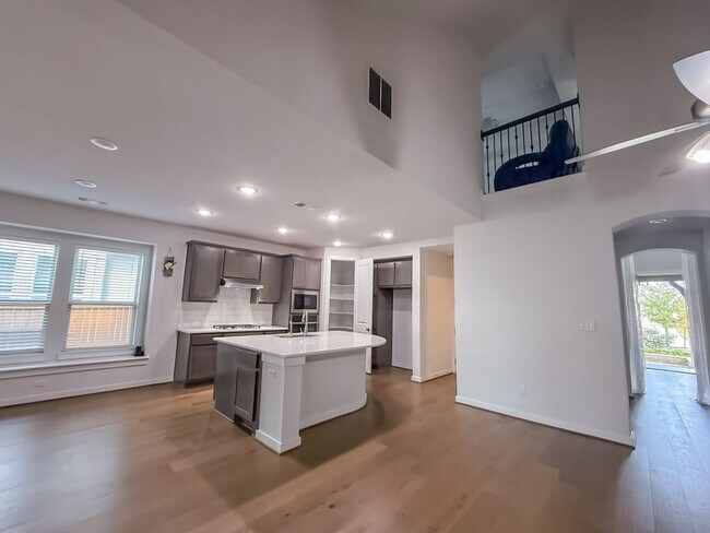 Building Photo - 112 Rosebush Dr