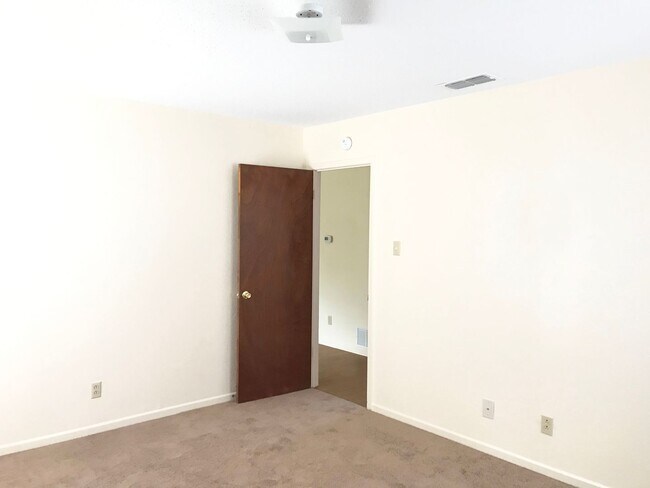 Building Photo - 1407 Janis Dr