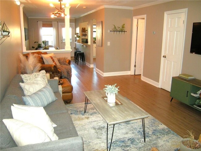 Building Photo - 125 N River Dr