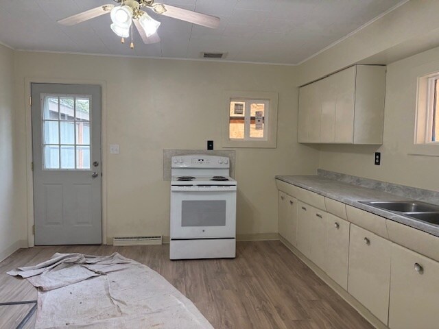 Foto del edificio - New laminate flooring and windows
