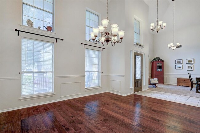 Foto del edificio - 1711 Fall Creek Dr