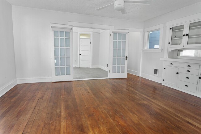 Building Photo - 639 N Fife St
