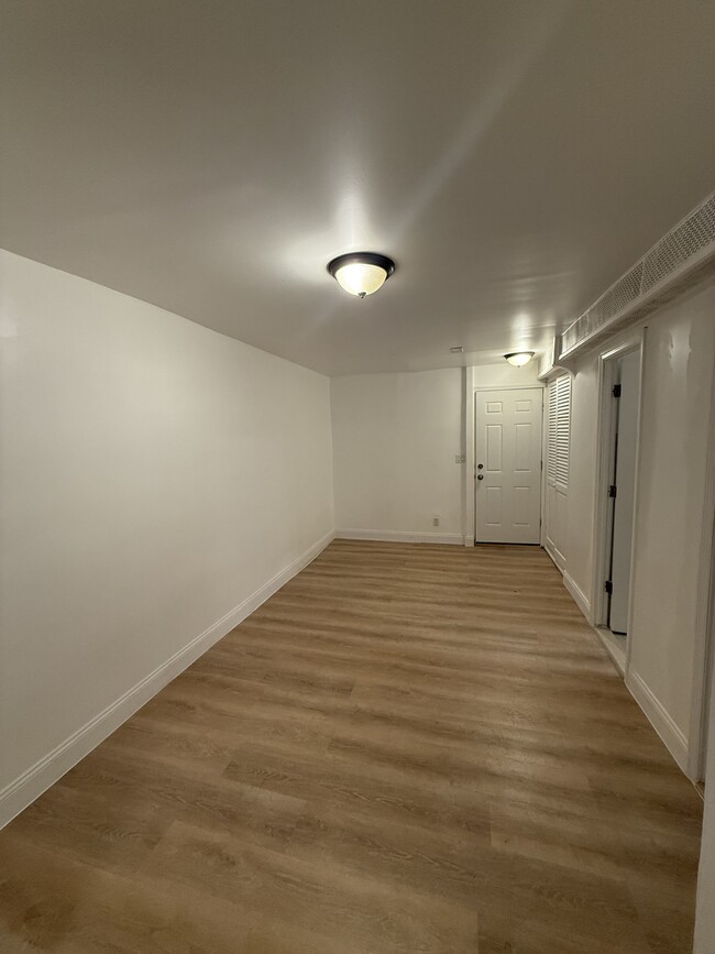 Building Photo - 1114 Rhinelander Ave