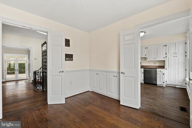 Foto del edificio - 2708 Unicorn Ln NW