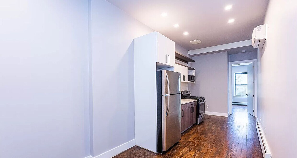 Foto principal - 1084 Bedford Ave