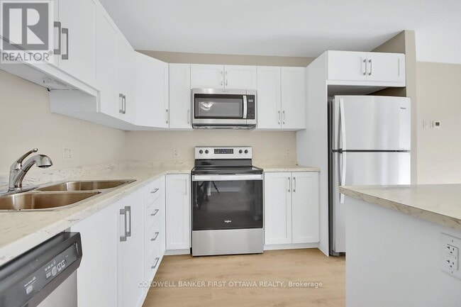 Building Photo - 81 Whitcomb Cres