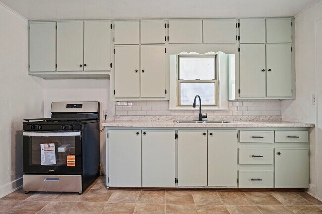 Foto del edificio - 1524 NE 8th St