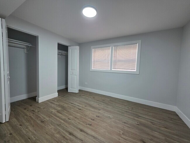 Foto del edificio - 1621 E 74th Pl